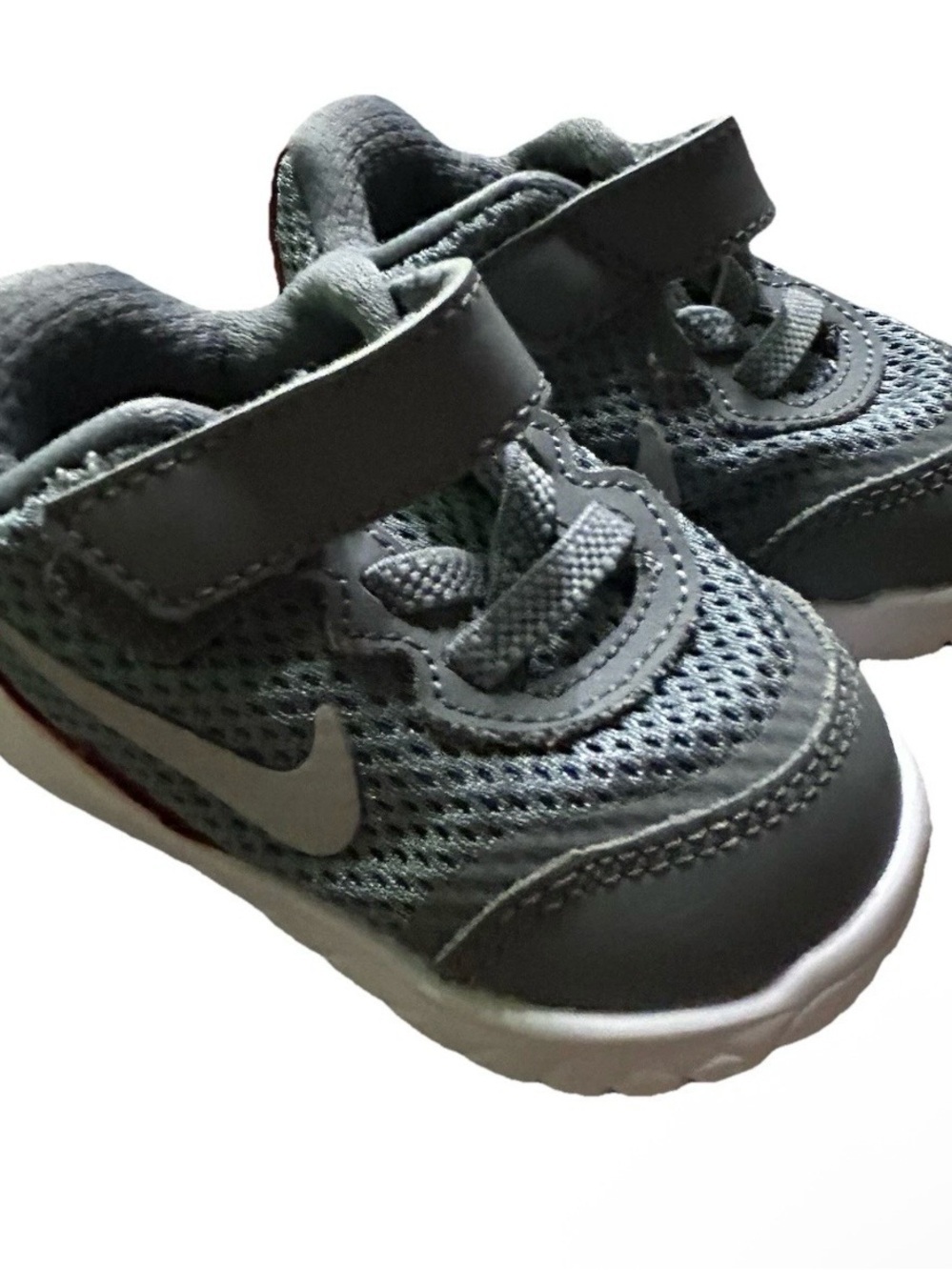 NWOT Toddler Nike Grey Sneakers Size 3 Easy On Easy Off First Walker - Picture 1 of 3